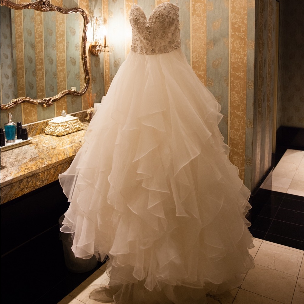 Strapless, Detailed Wedding dress
